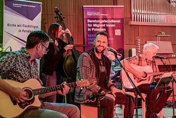 Die Band "Bring that thing" spielt auf dem Fest