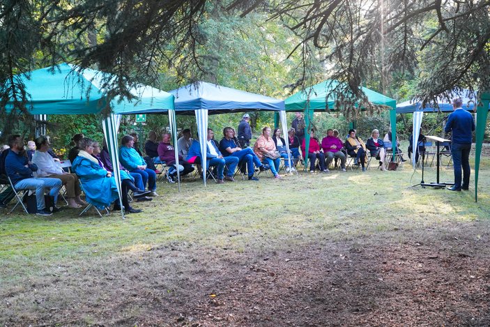 Kommunikation mit der Nachbarschaft. Das Bild entstand bei einer Informationsveranstaltung des Landkreises Barnim und der Hoffnungstaler Stiftung Lobetal vor Eröffnung der Flüchtlingsunterkunft Sydower Feld Biesenthal. "Wichtig ist, im Gespräch zu bleiben", sagt Mario Drechsler. Das ist alternativlos.