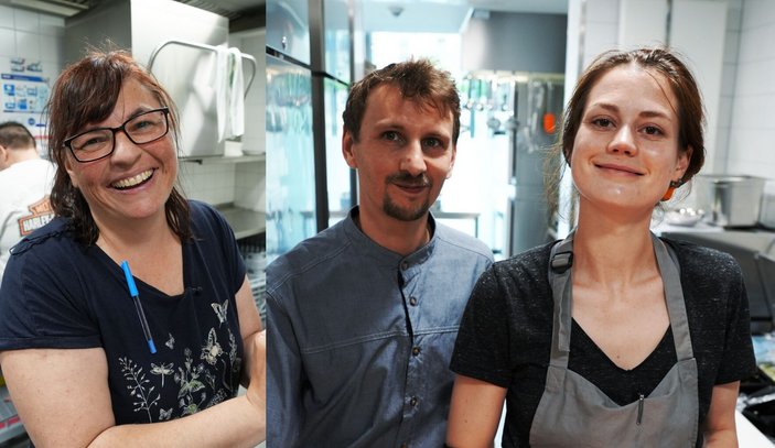 Drei Mitarbeitende aus dem neuen Bistro nebeneinander.