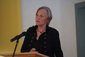 Professorin Dr. Christine Bartsch von der Hochschule für Wirtschaft und Recht Berlin stellte ihre Ausführungen unter die Überschrift: „Hilfe beim Aus-dem-Leben-scheiden. Wer ist zuständig und wie kann Missbrauch verhindert werden?“.