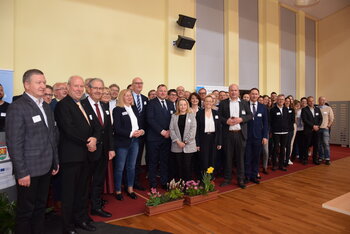 Zahlreiche interessierte Gäste, darunter Ministerpräsident Dr. Dietmar Woidke, fanden sich zur Auftaktveranstaltung in der Alten Färberei in Guben ein. 