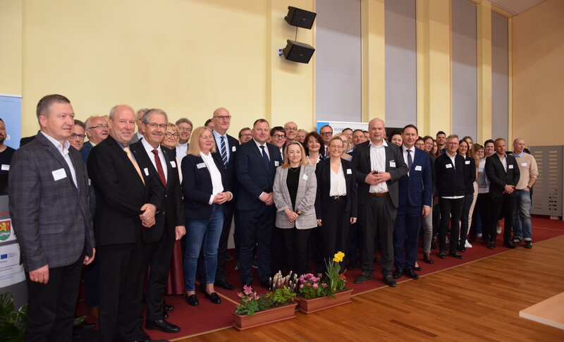 Zahlreiche interessierte Gäste, darunter Ministerpräsident Dr. Dietmar Woidke, fanden sich zur Auftaktveranstaltung in der Alten Färberei in Guben ein. 